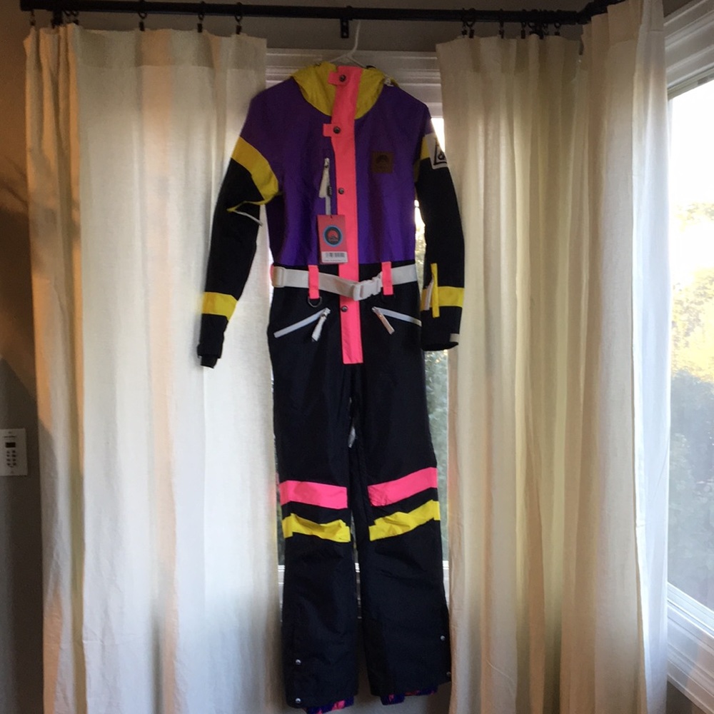 Apres Everyday Black Ski Suit onesie Women’s size XS.
